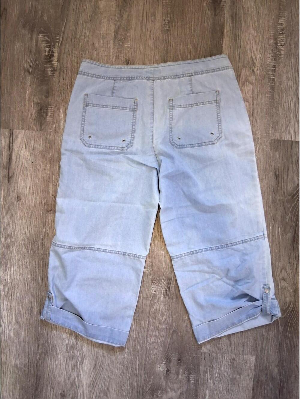 VTG BUM Equipment Women's Missy Size 12, 32x20 Mid Rise Blue Denim Capri Pants - Picture 2 of 13